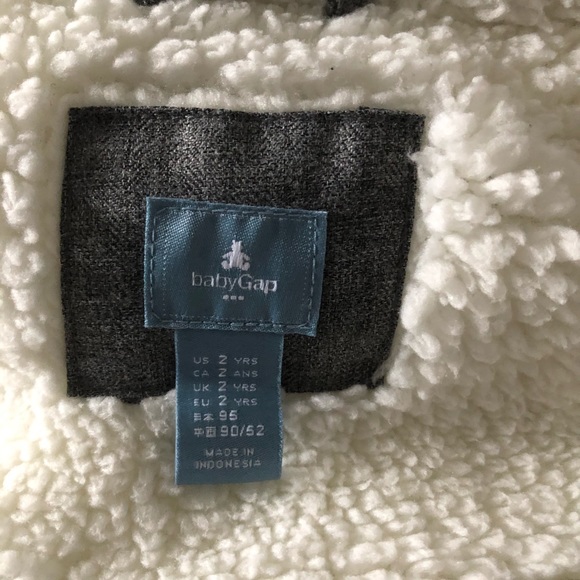 Baby GAP Puffer Vest - Picture 7 of 8